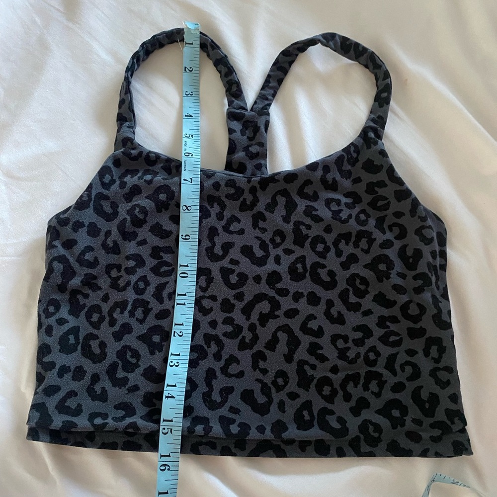 Slightly cropped leopard animal print workout tank - Picture 2 of 3